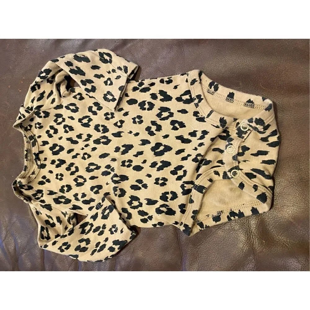 ✅Carter’s matching cheetah print outfit